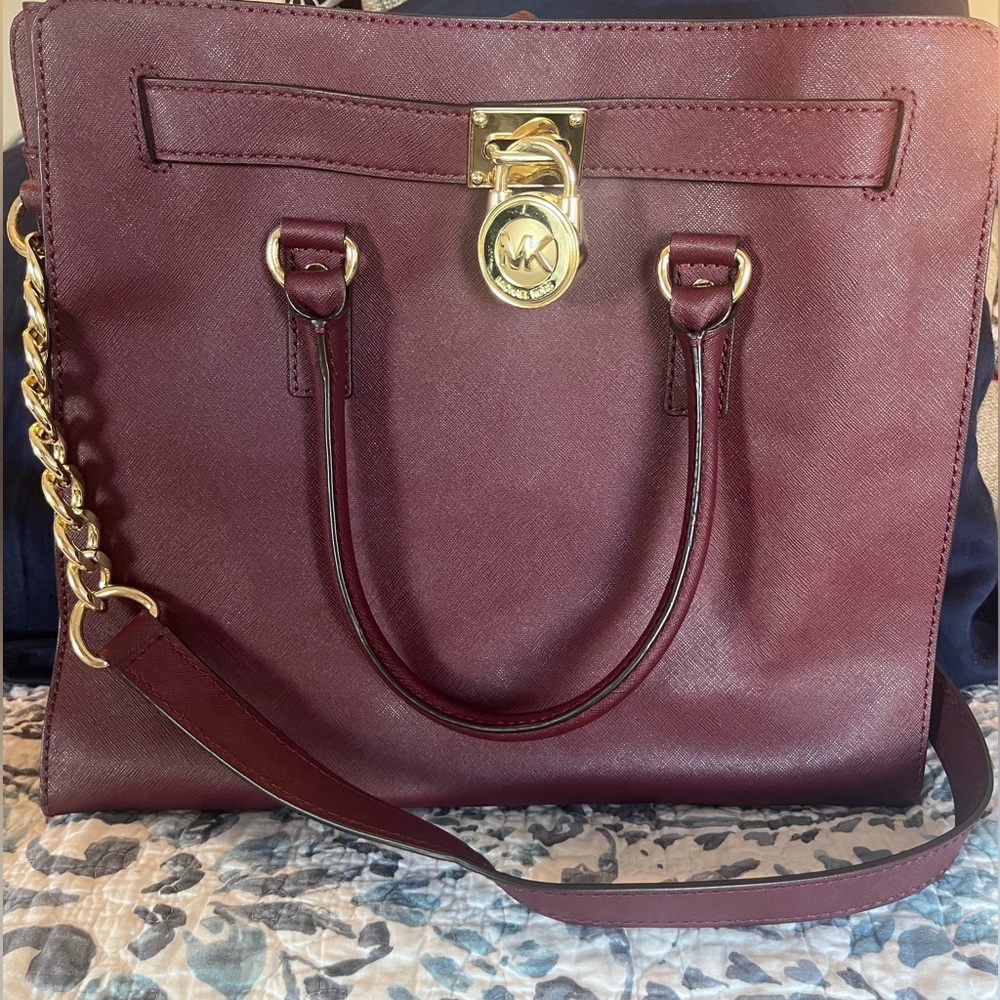 Michael Kors Large Tote Purse. Smoke Free Home. No scratches or stains